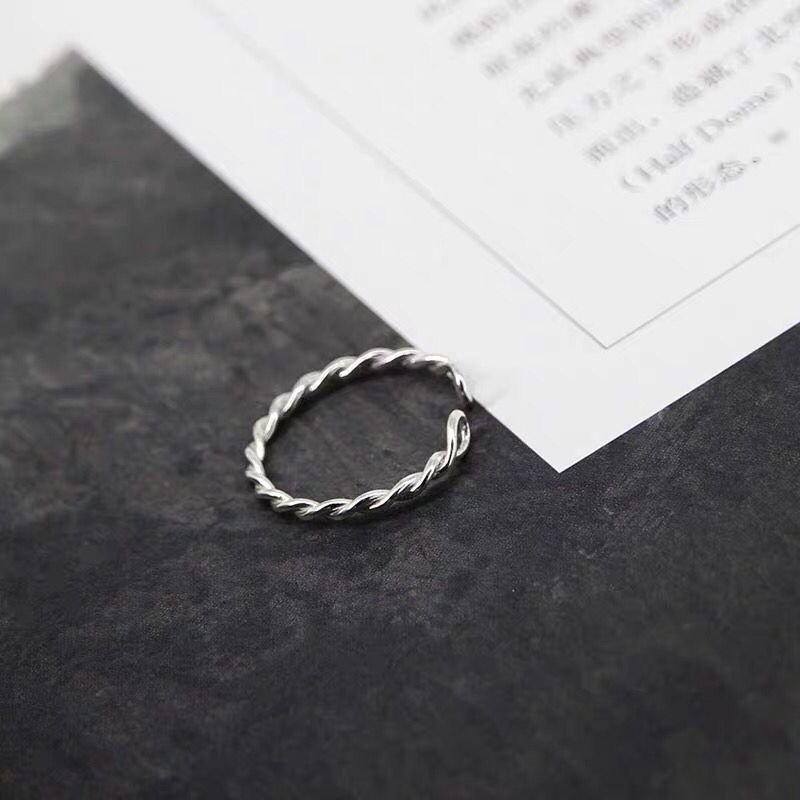 Simple and fashionable twist ring women, plain silver index finger small tail ring, silver jewelry, white copper ring