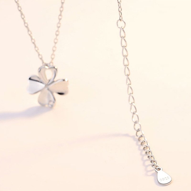 Lucky four-leaf clover pendant female niche design necklace simple forest temperament clavicle chain tide fairy